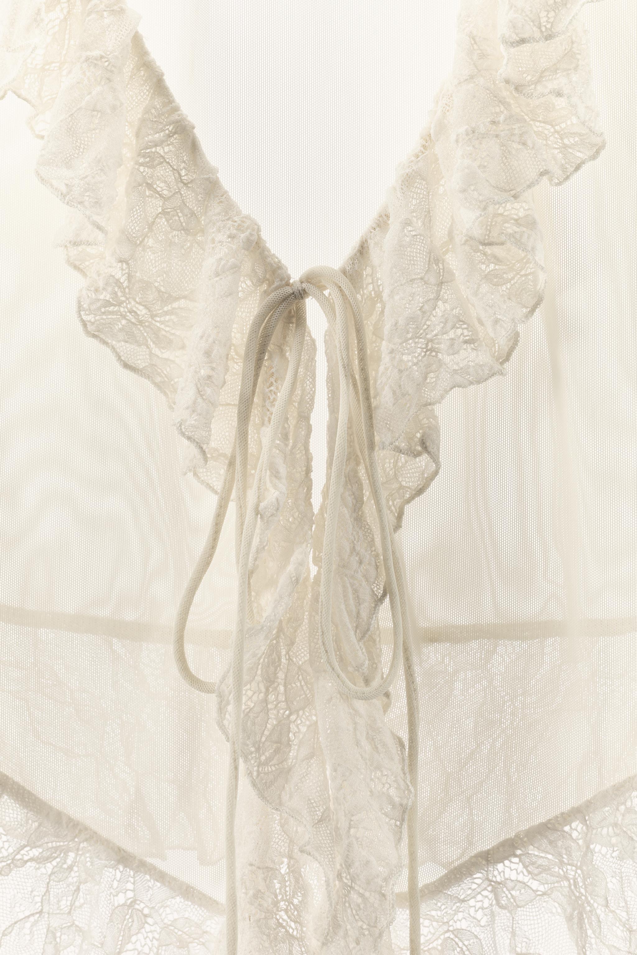 RUFFLED LACE TOP